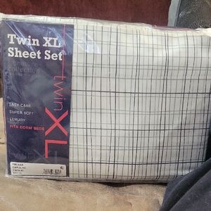 Twin XL Sheet Set - White with Black Grid